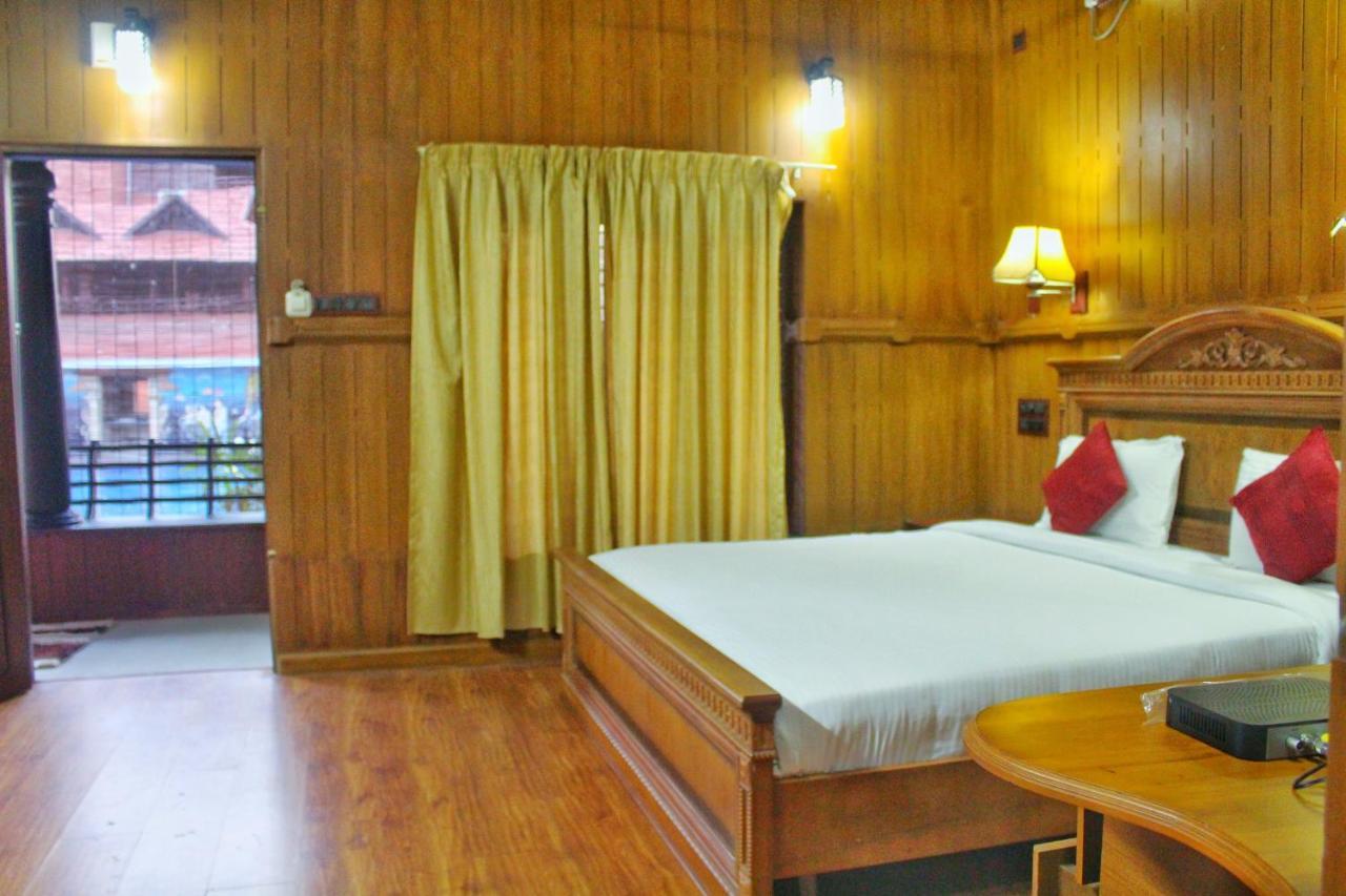 Nikhil Ayurvedic Heritage Hotel Varkala Exterior foto